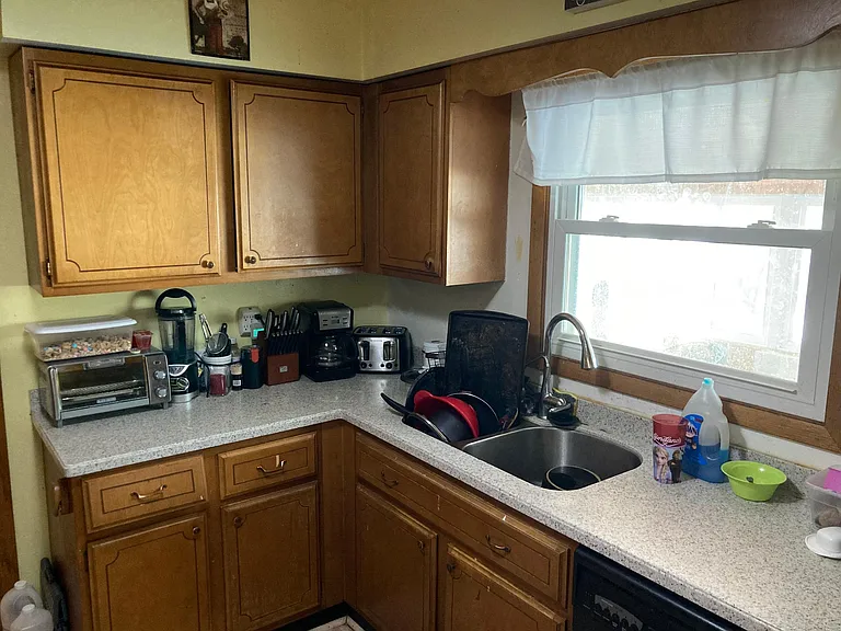 Kitchen (Main Level)