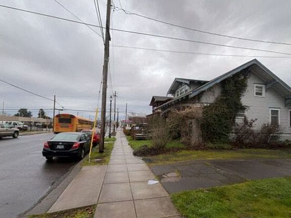 4th image of 715 Lyon St SE