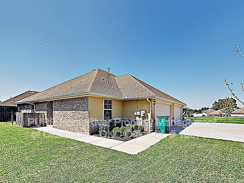 11200 Coachmans Rd