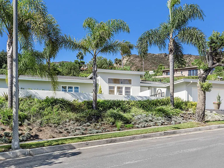 341 Surfview Dr — Photo 29