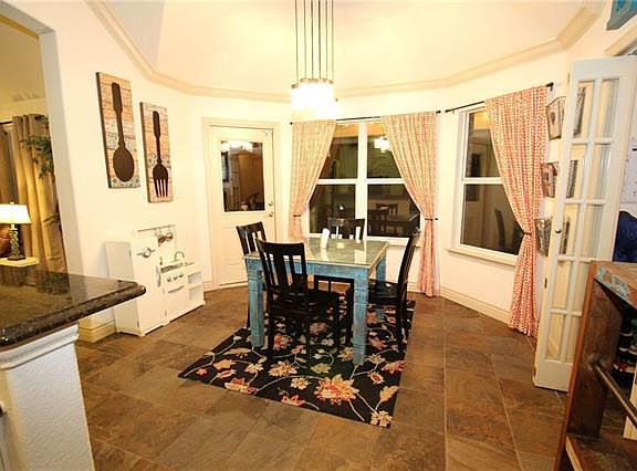 5th image of 1041 Oak Creek Cir