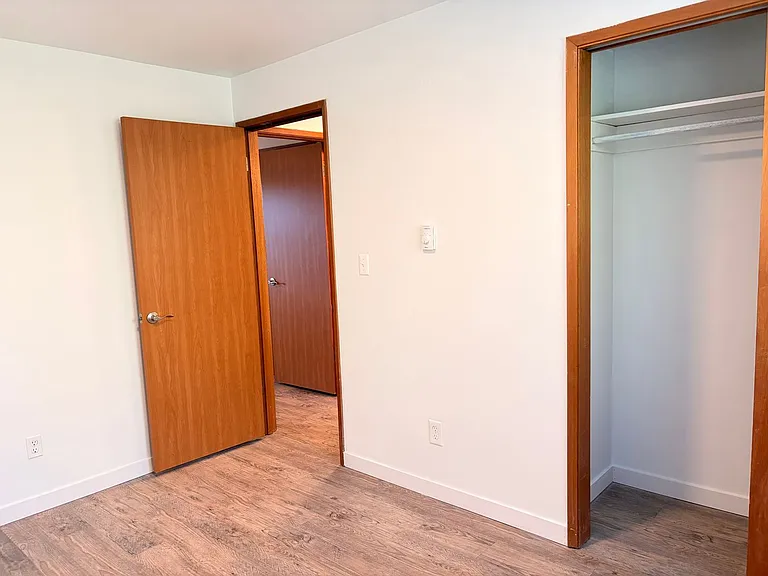 520 & 524 NE 112th St — Photo 29