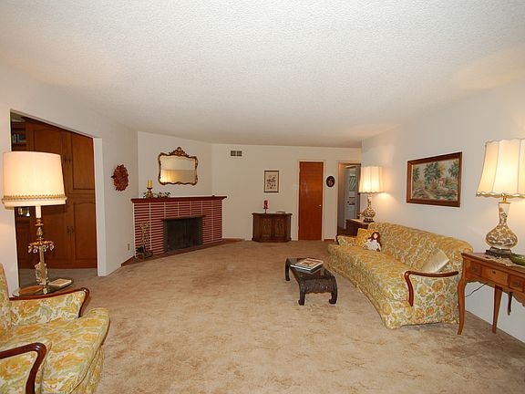 3rd image of 8538 N Balboa Ave