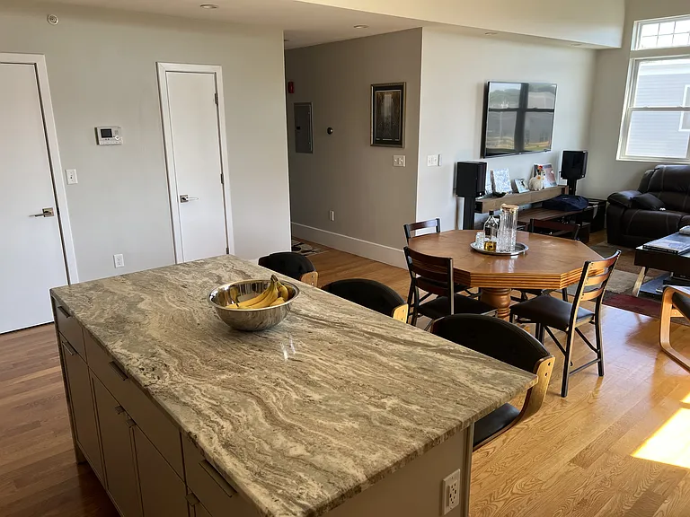 204 Spencer Ave #10 — Photo 8