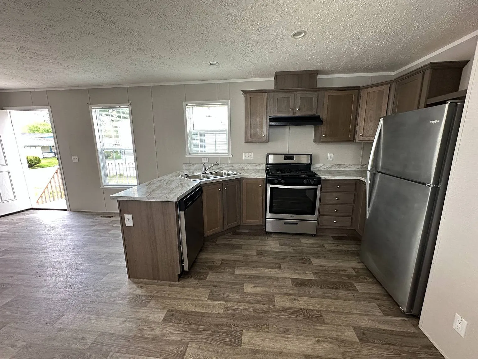 3 bed, 2.0 bath, $1,295 — Photo 2