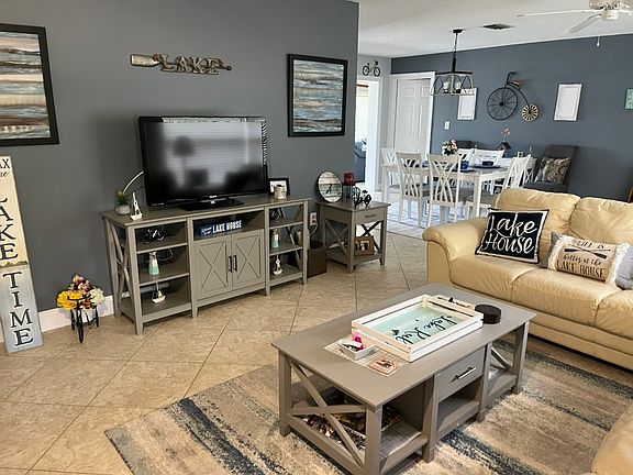 5th image of 110 Minorca St NE