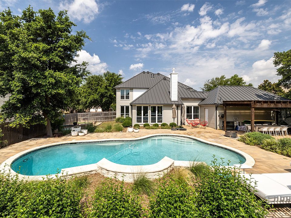 1st image of 1009 S Hollow Dr