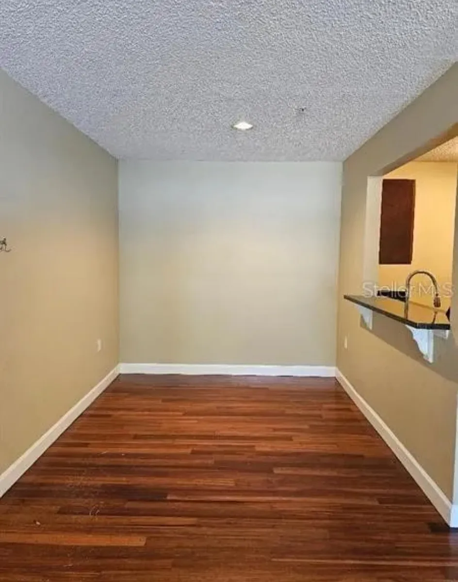 Building Photo - 2019 Dixie Belle Dr #O