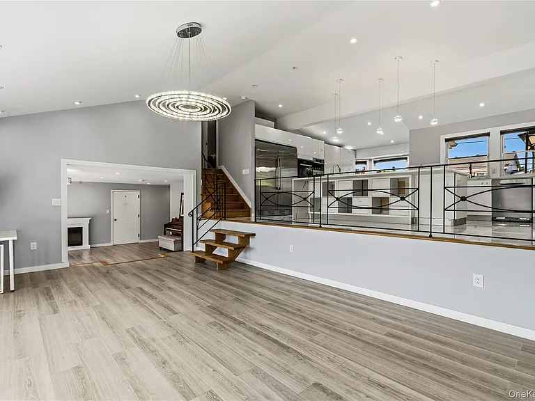 31 Sutton Hill Ln — Photo 16
