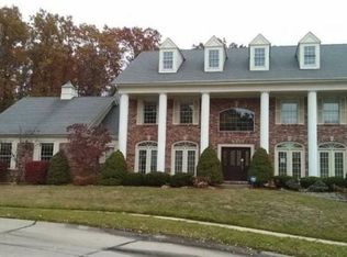 18002 Pine Canyon Ct, Chesterfield, MO