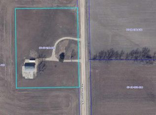 5742 N Summer Hill Rd, Forreston, IL 61030