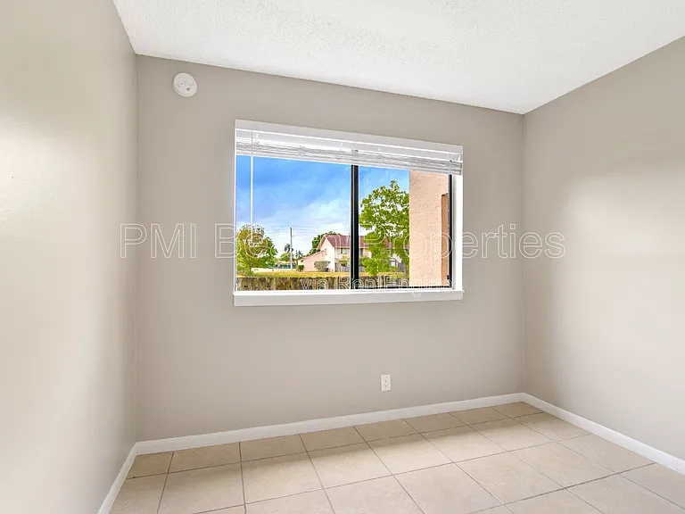 400 Nottingham Cir #D — Photo 10