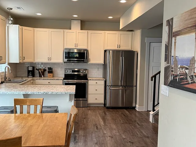 1023 E 30th Ave — Photo 5