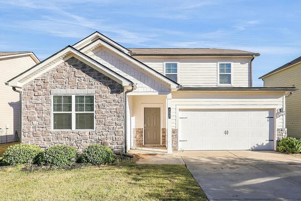 4 bed, 3.0 bath, 2570 sqft, $2,345 — Photo 1