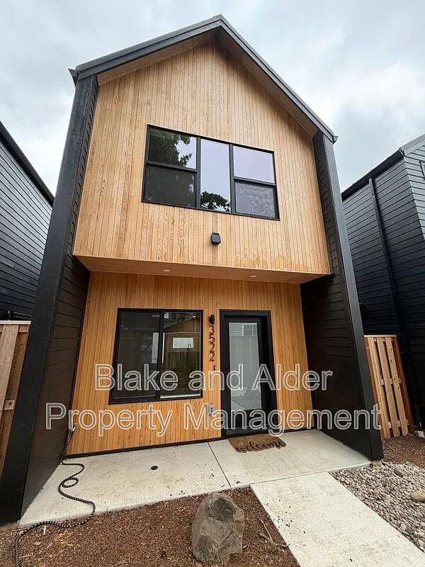 2 bed, 1.5 bath, 828 sqft, $2,995 — Photo 2