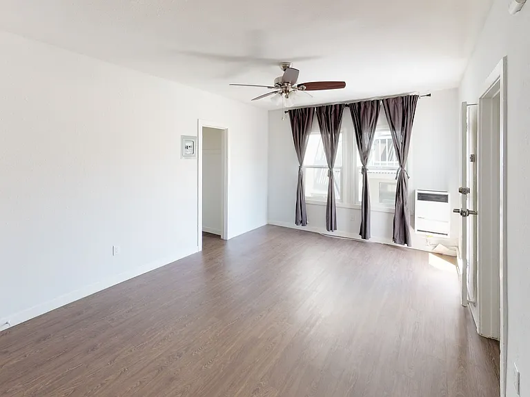 Alex Court Apartments — Photo 9
