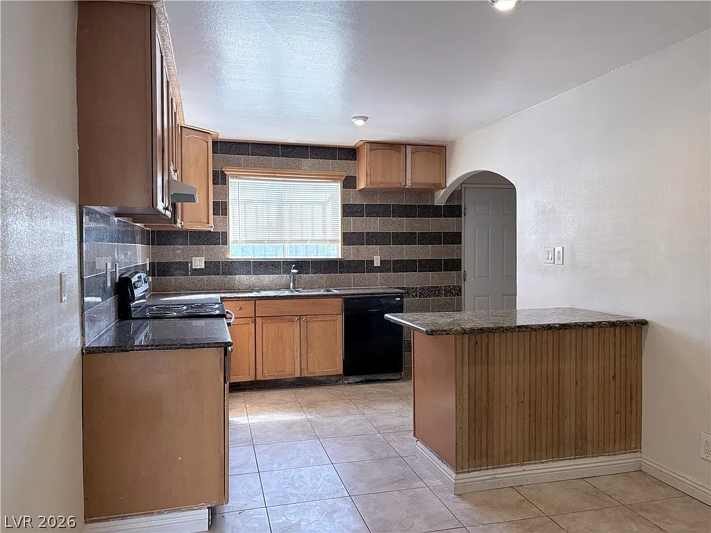 4 bed, 2.0 bath, 1550 sqft, $1,900 — Photo 4