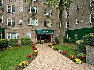 21 Bond St APT 2C, Great Neck, NY
