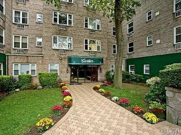 21 Bond Street #2C, Great Neck, NY 11021