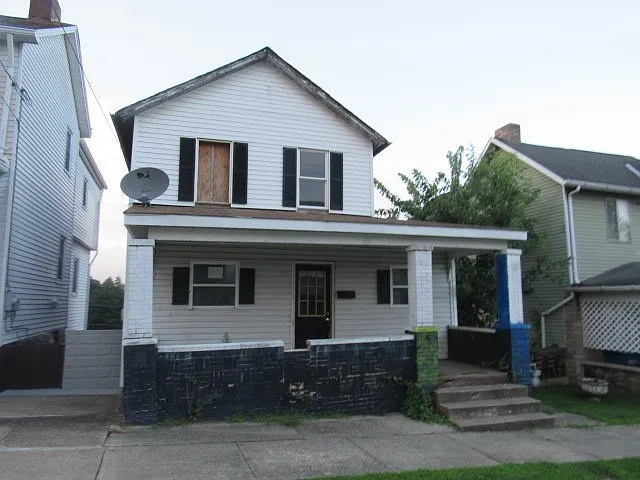 302 Washington St photo 1