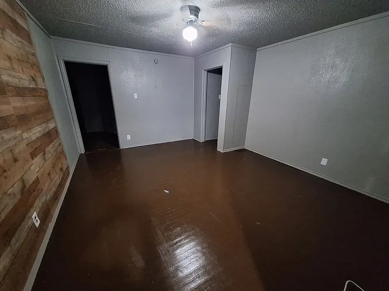 725 Shelton St — Photo 2