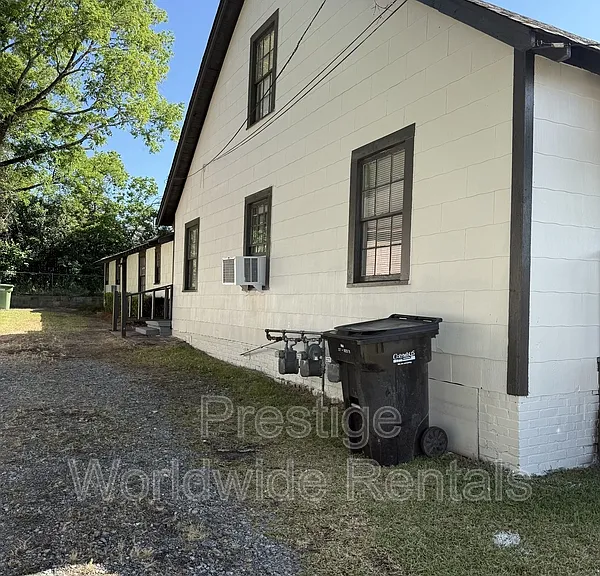1051 43rd St #C — Photo 2