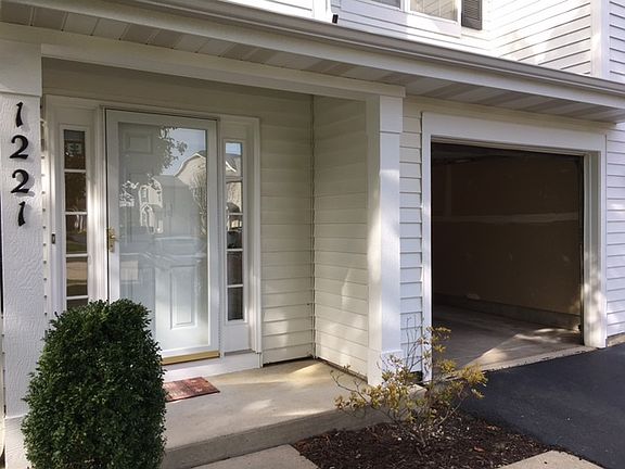 2nd image of 1221 Orleans Dr