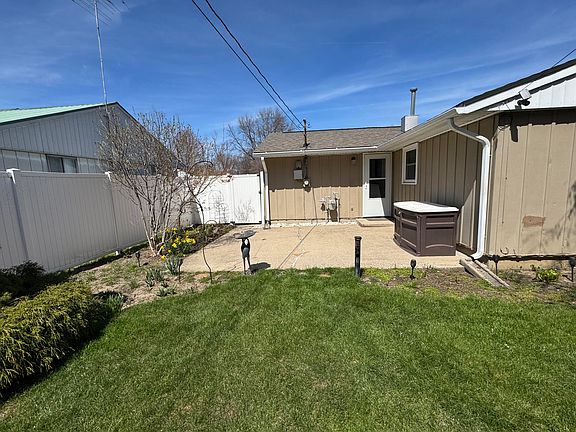 3rd image of 204 Southwood Dr