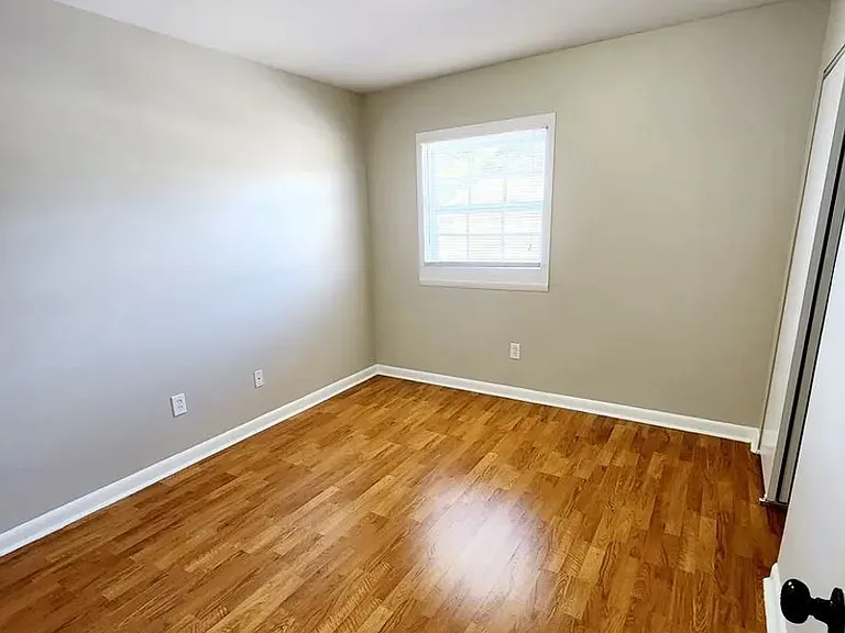 915 Moreland Dr — Photo 13