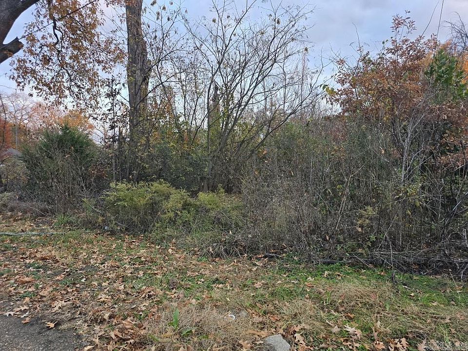 1st image of 115 E Parkin Ave