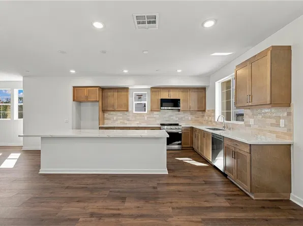 562 Via Zibello, Camarillo, CA 93012