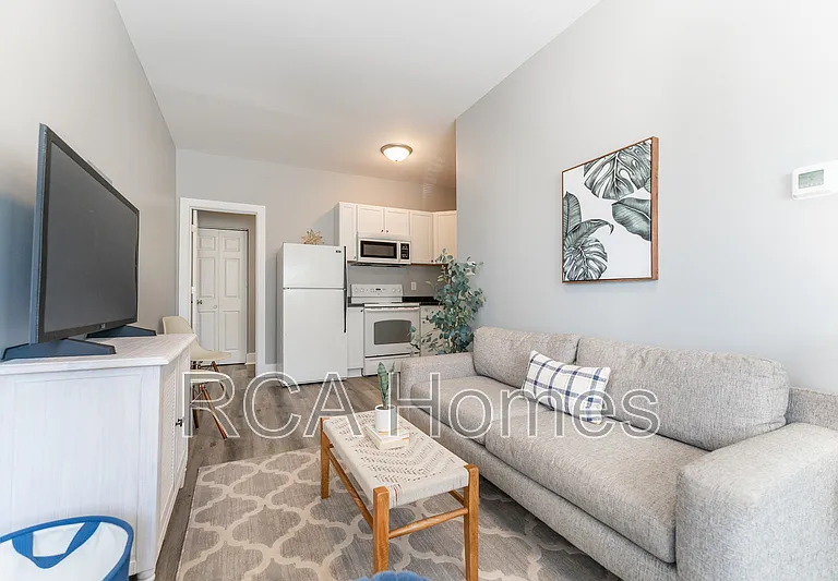 2831 N Kenwood Ave #8 — Photo 6
