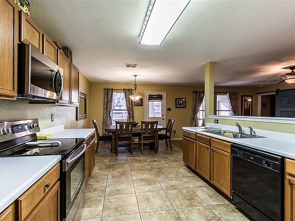 4th image of 3415 Red Mine Ln