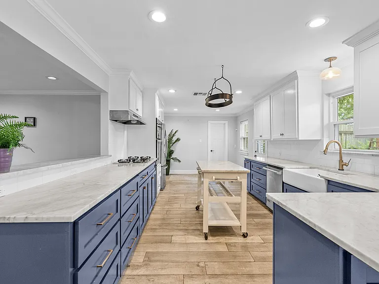Cedardale Dr — Photo 12
