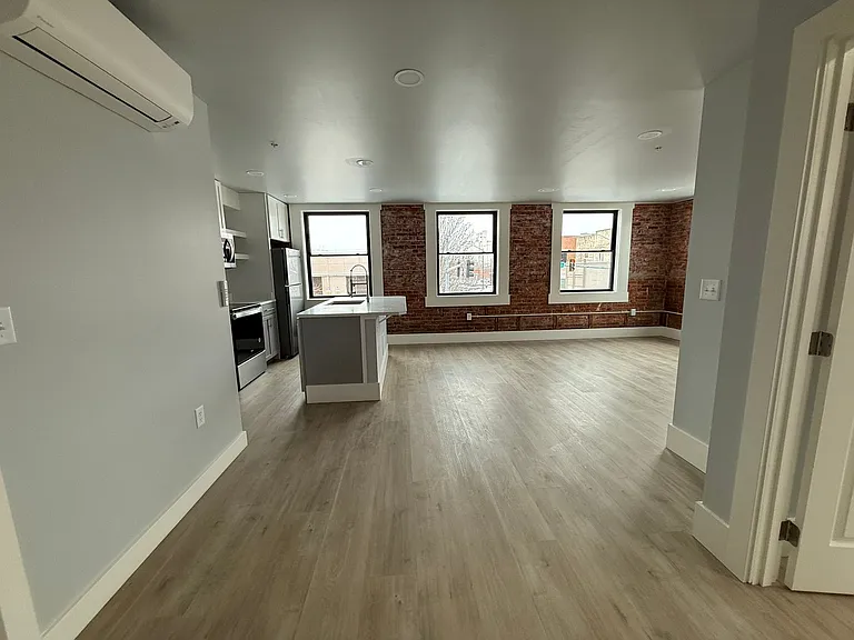 19 SW Dorion Ave — Photo 15