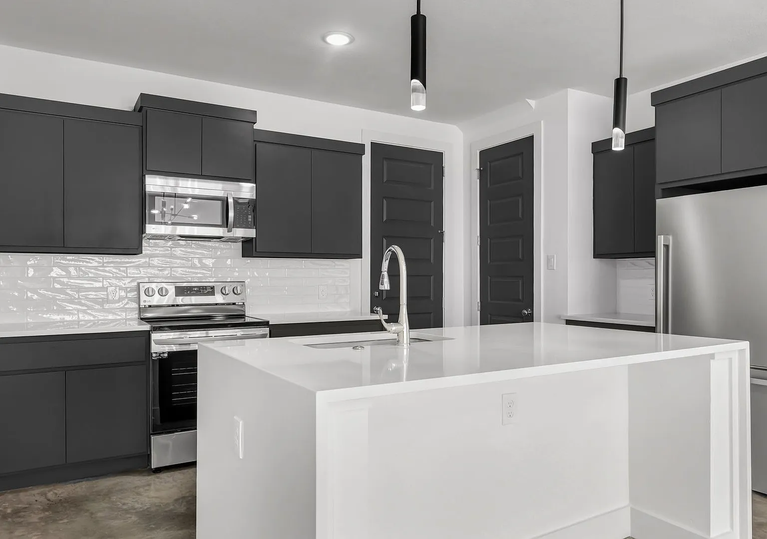 Pre-Lease Fall 2027 Luxury Home In South College Station — Photo 4