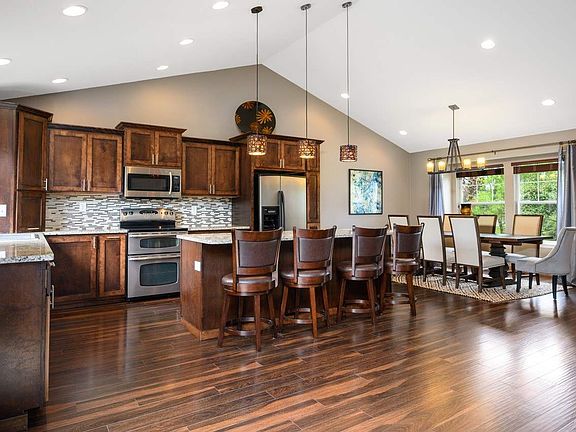3rd image of 1813 N Harmony Ln