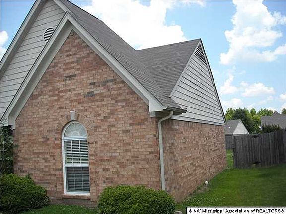 4th image of 722 Northwood Hills Dr