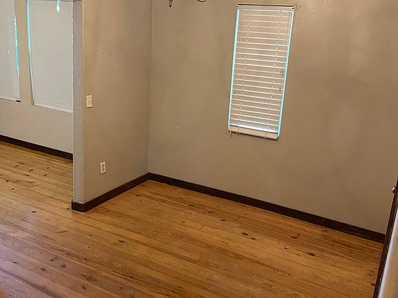 3rd image of 709 W 9th Ave