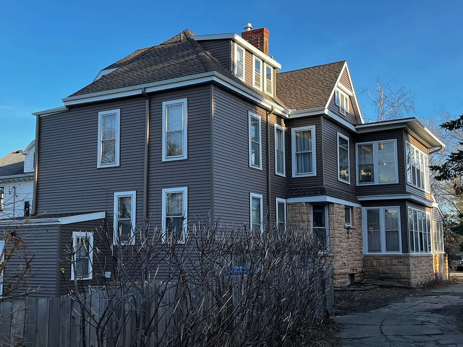 2 bed, 750 sqft, $1,200 — Photo 2
