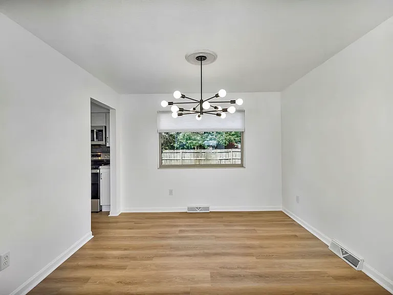 965 Rustic Ct — Photo 7