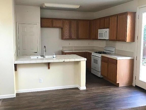 4th image of 119 Paseo Dr