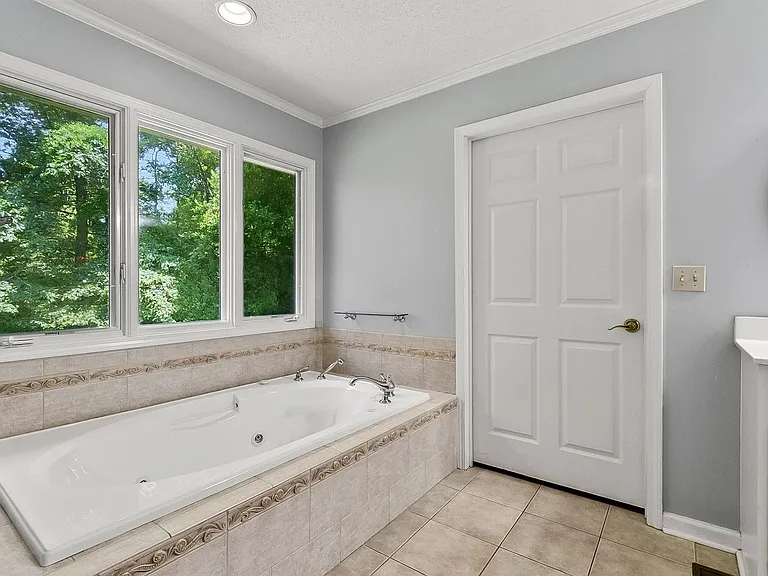 2496 Valley View Ln — Photo 25