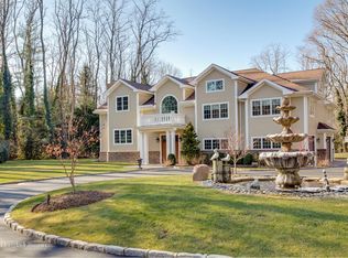 4 Marseille Dr, Locust Valley, NY 11560