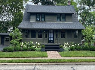 42 Olive St, Chagrin Falls, OH 44022
