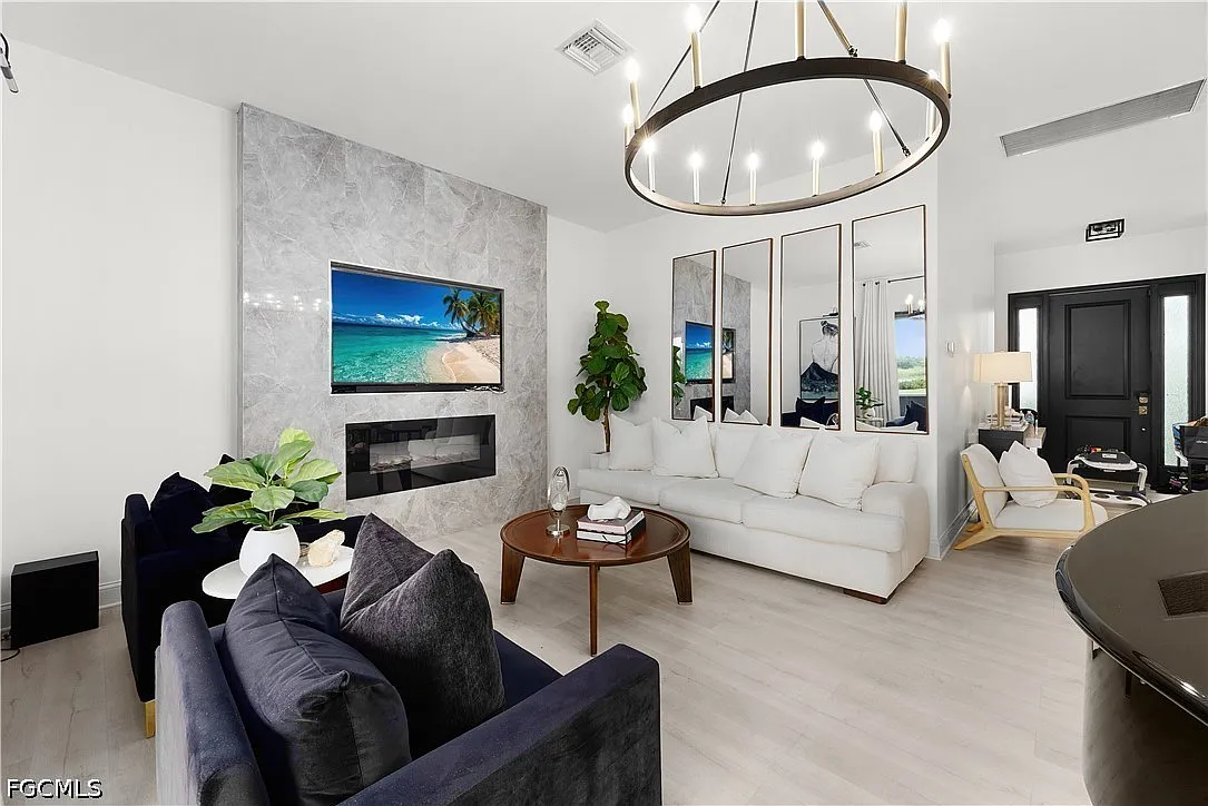 3 bed, 2.0 bath, 1703 sqft, $2,395 — Photo 4