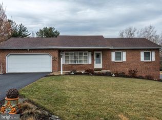 104 Longfellow Dr, Lancaster, PA 17602