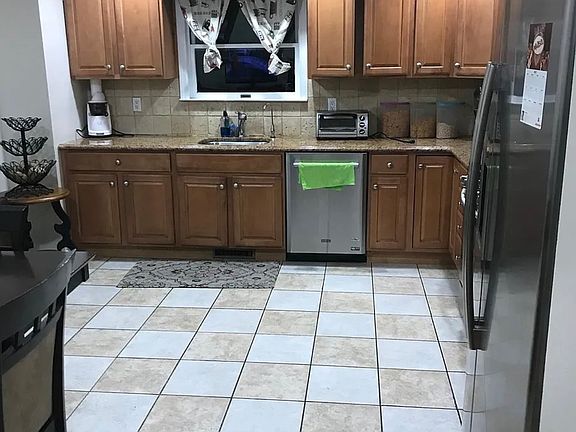 2nd image of 41 Colin St Floor 1