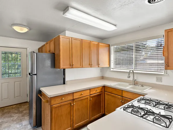 315 1/2 W 20th St, Chico, CA 95928