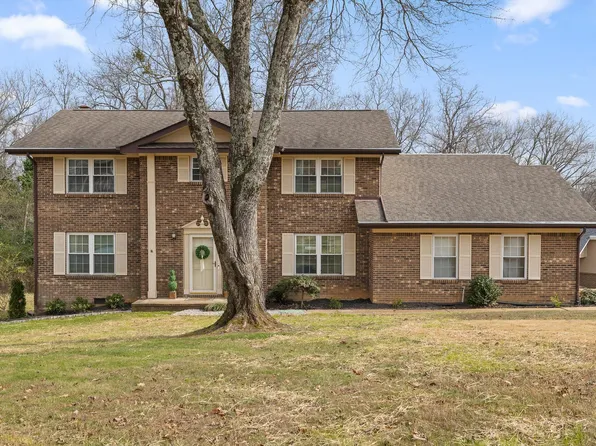 1124 Fieldstone Dr, Hixson, TN 37343
